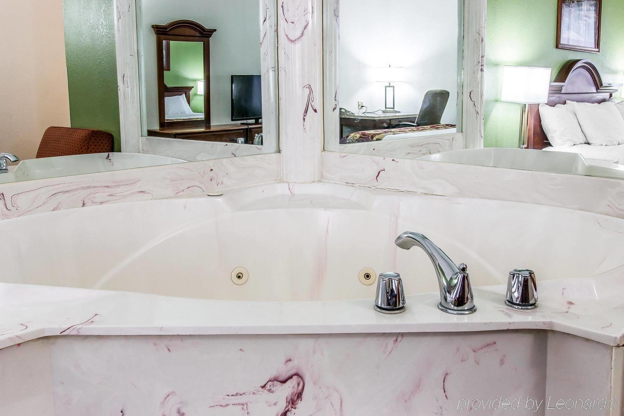 Clarion Inn I-94 Near Expo Center Kalamazoo Bagian luar foto